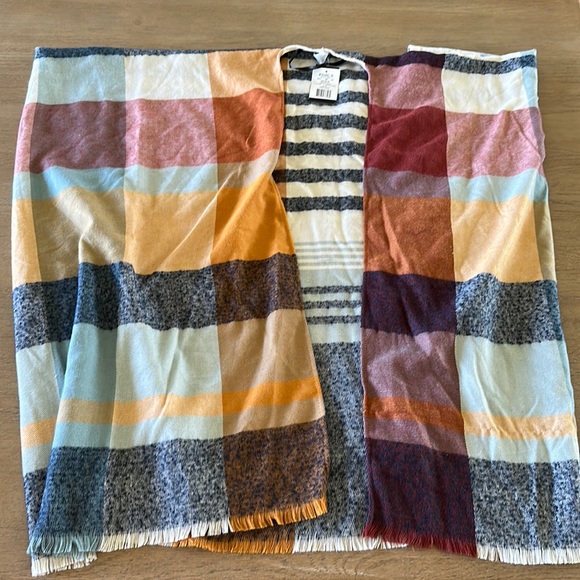 NWT plaid / striped shawl - Picture 1 of 3